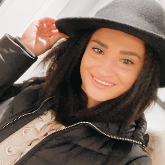 Profile Picture of Paula Popa (@paulapopa) on Poshmark