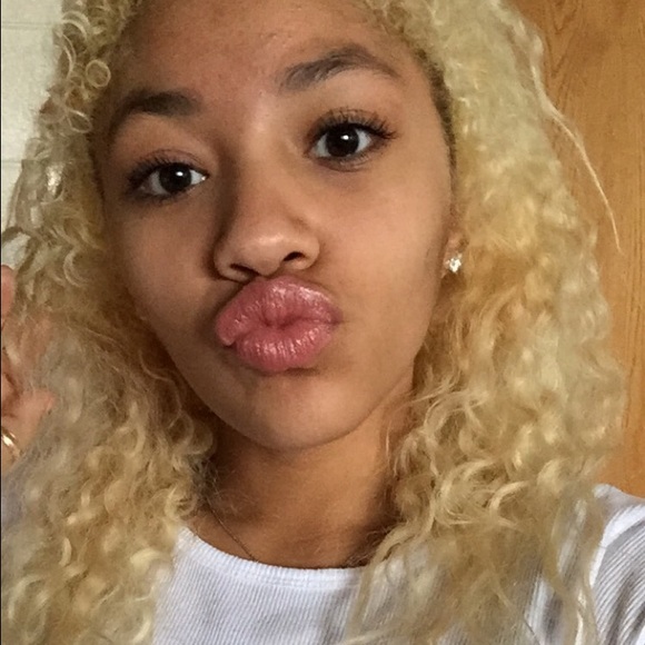 Profile Picture of Briana Ranger (@brianableau) on Poshmark