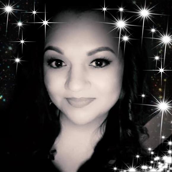 Profile Picture of Raquel Silva (@raqu3lita) on Poshmark