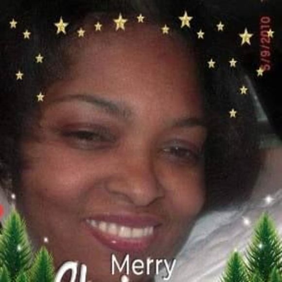 Profile Picture of Frances Barrett (@francesbarrett) on Poshmark