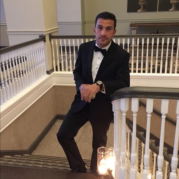 Profile Picture of John Laviola (@johnlaviola) on Poshmark