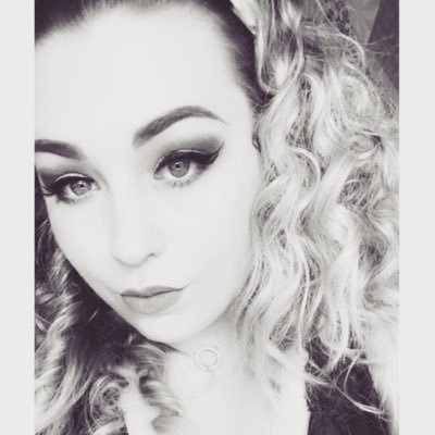 Profile Picture of Danielle ♪ (@TheDaniHolland) on Twitter