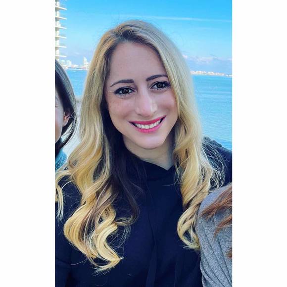 Profile Picture of Erica Pomerance (@epomerance14) on Poshmark