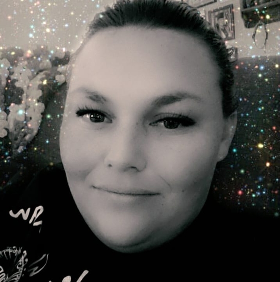 Profile Picture of Beth Gelm (@egelmstedt) on Poshmark
