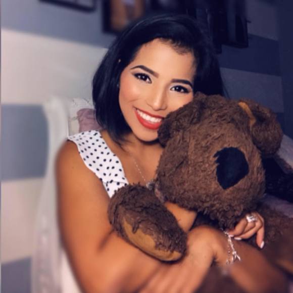 Profile Picture of Daniela Lerma (@dmedina02) on Poshmark