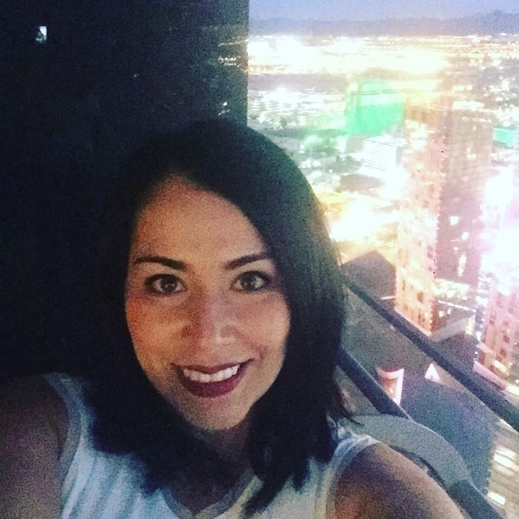 Profile Picture of Cindy Dominguez (@cin52002) on Poshmark