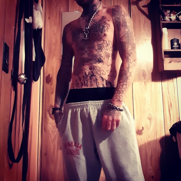 Profile Picture of Justin Mitchell (@treeman092988) on Poshmark