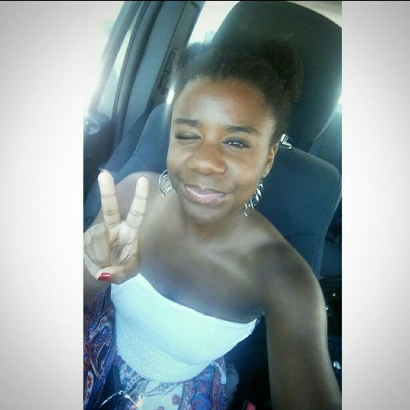 Profile Picture of Jaqisha Danielly (@hello_munchkin) on Poshmark