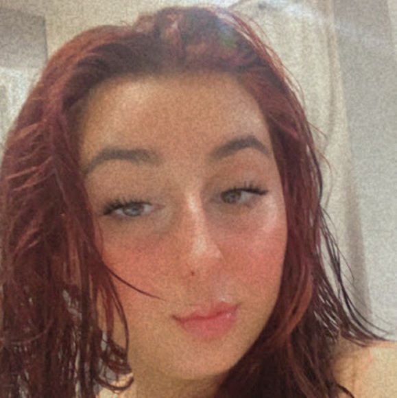 Profile Picture of Christina Ponte (@christina_ponte) on Poshmark