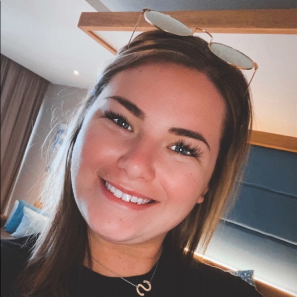 Profile Picture of Samantha Worring (@sworring) on Poshmark