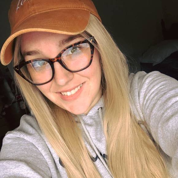 Profile Picture of Erica Igert (@erica_igert) on Poshmark