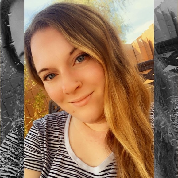 Robyn Jukiewicz - Poshmark Profile Picture of Robyn Jukiewicz (@robyn1109) on Poshmark