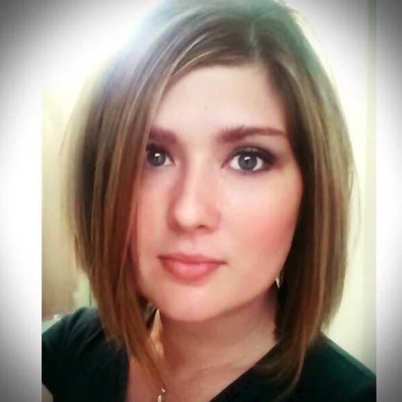 Profile Picture of Sierra Endsley (@sendsley) on Poshmark