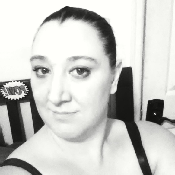 Profile Picture of Amanda Goudy (@amanda112481) on Poshmark