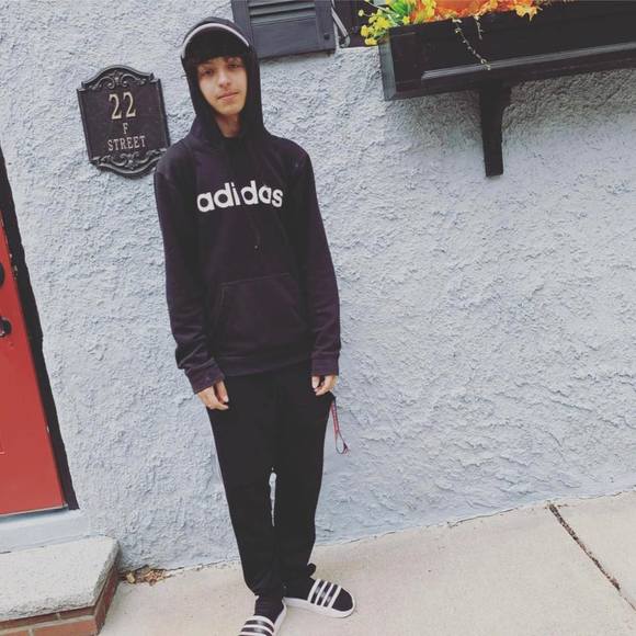 Profile Picture of Michael Rivera (@michaelrivera19) on Poshmark