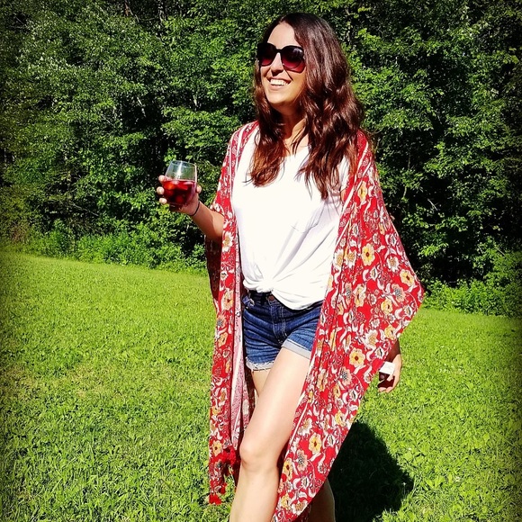 Profile Picture of Melissa Landi (@melle5875) on Poshmark