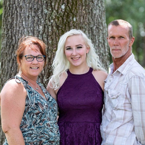 Profile Picture of Lisa joey Crosby (@lcrosby99) on Poshmark