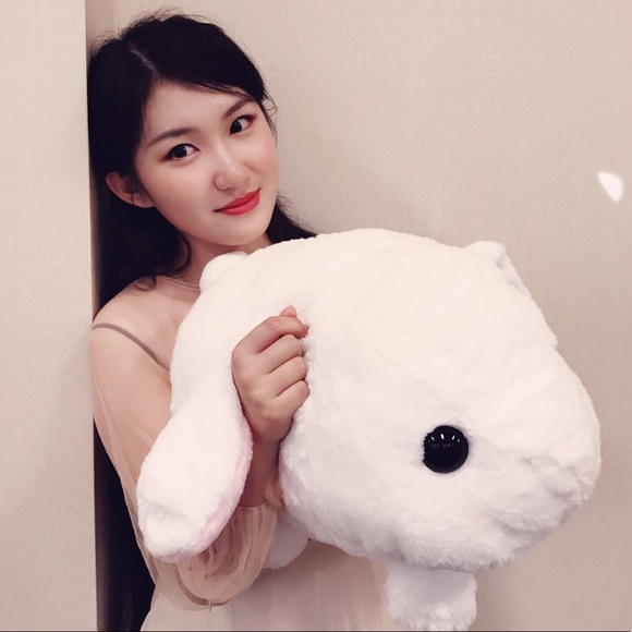 Profile Picture of Yifei Liu (@yifeiliu95) on Poshmark