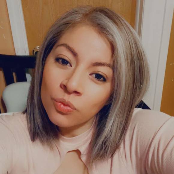 Profile Picture of Luz Mata (@snowwomen) on Poshmark