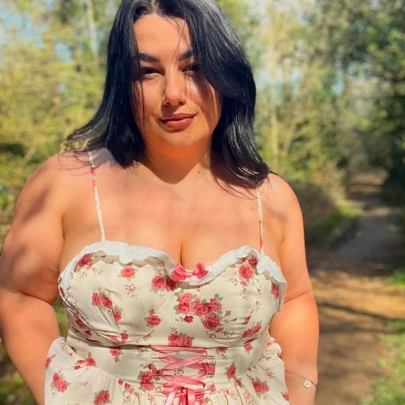 Profile Picture of Quinn Newman (@newmawinters) on Poshmark