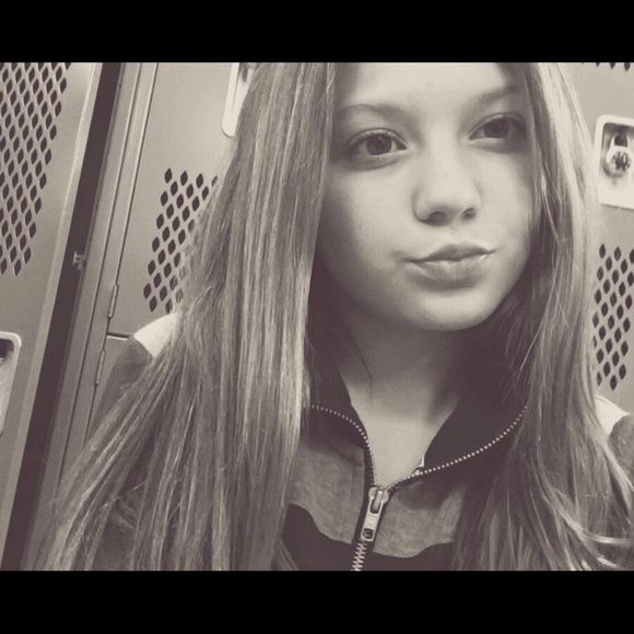 Profile Picture of Brianna Starcher (@brianna_jordyn) on Poshmark