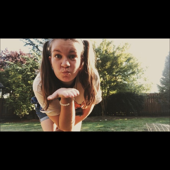 Profile Picture of Ashley Kormanik (@akormanik) on Poshmark