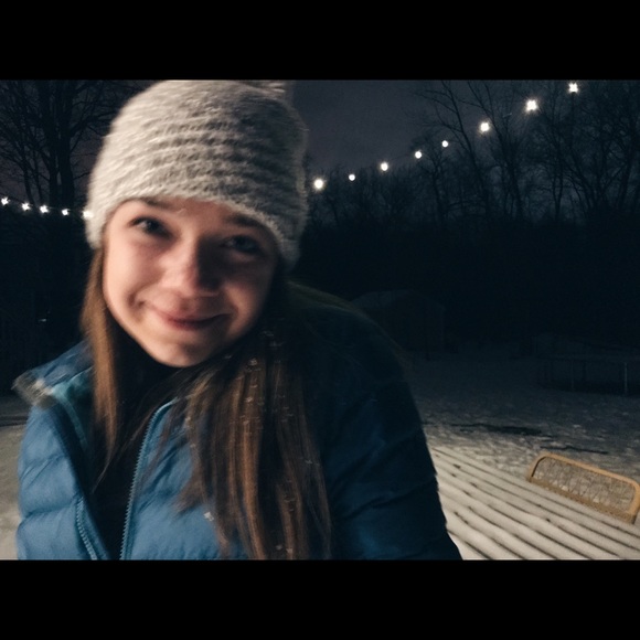 Profile Picture of Annika Vanheel (@annikavanheel) on Poshmark