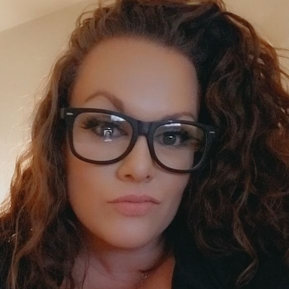Profile Picture of Shaunna Hoffman (@chevy55chick) on Poshmark