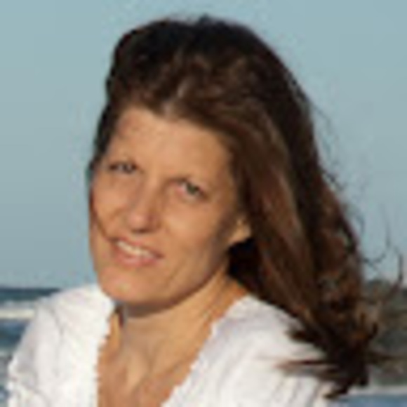 Profile Picture of Beth Canonica (@beth_ann_cee) on Poshmark