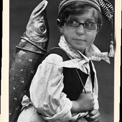 Profile Picture of Colleen Walsh (@hotdogsngiggles) on Twitter