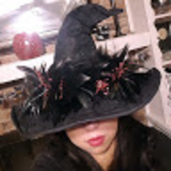 Profile Picture of Dina Renee (@dina_renee) on Poshmark