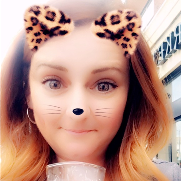Profile Picture of Amy Emens (@ace062307) on Poshmark