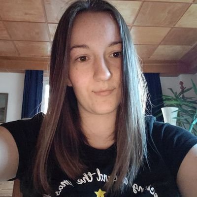 Profile Picture of Lina  ✨ ☘️ (@linchen_ir) on Twitter