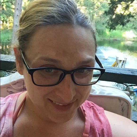 Profile Picture of Jen Kratowicz (@jkratz1101) on Poshmark