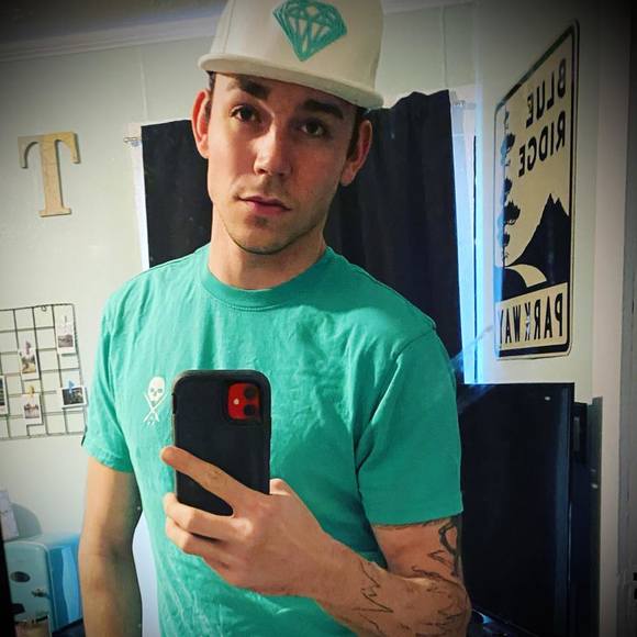 Eli Fisher - Poshmark Profile Picture of Eli Fisher (@hazelegion01) on Poshmark