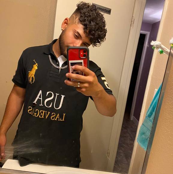 Profile Picture of Kevin Macias (@kevinmacias19) on Poshmark