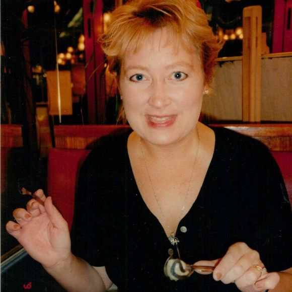 Profile Picture of Laurie Bahr (@lauriebahr) on Poshmark