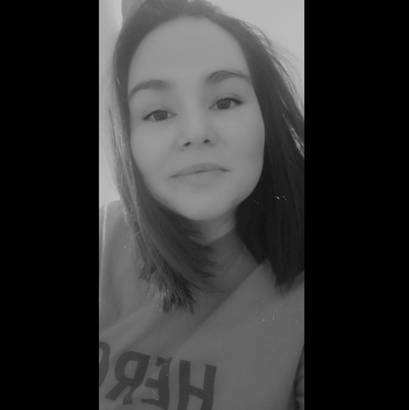 Profile Picture of Synthia Synthia (@synthia9617) on Poshmark
