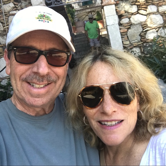 Profile Picture of Carol Josselson (@caroljoss) on Poshmark