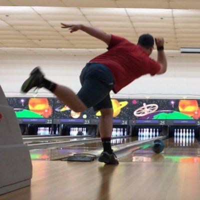Profile Picture of Mike Hett (@bowlergod8) on Twitter
