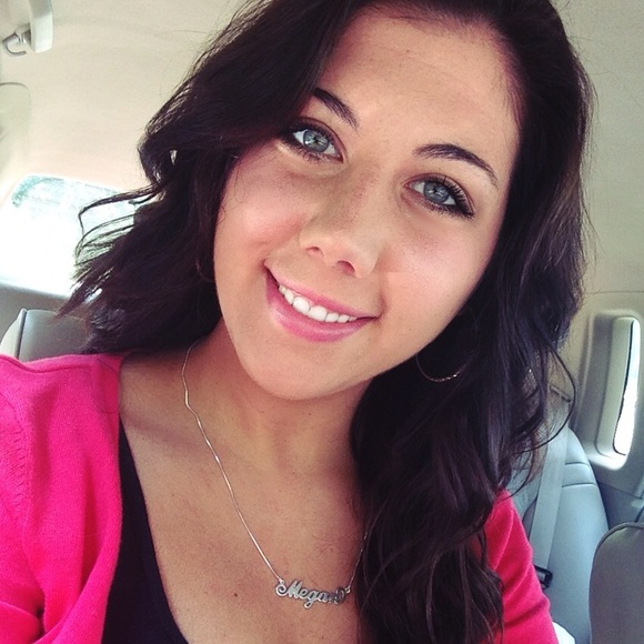 Profile Picture of Megan Ringwall (@megringwall) on Poshmark