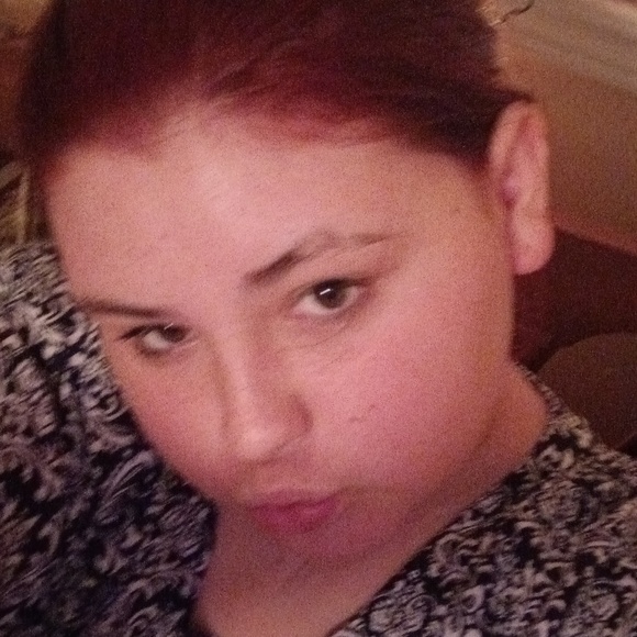 Profile Picture of Maely Pettis (@pettismaely) on Poshmark