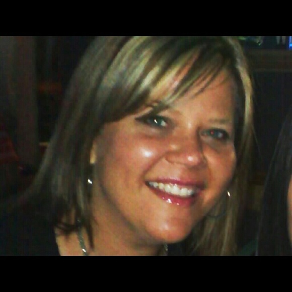 Profile Picture of Michele Bannister (@shellbysea) on Poshmark