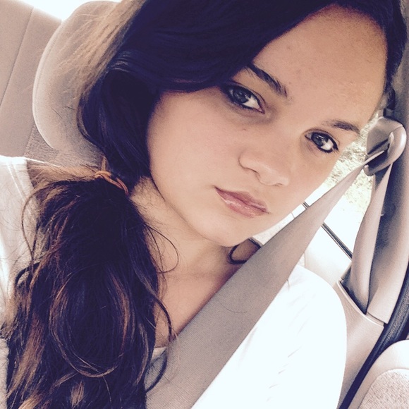Profile Picture of Savannah Matthews (@savannah524) on Poshmark