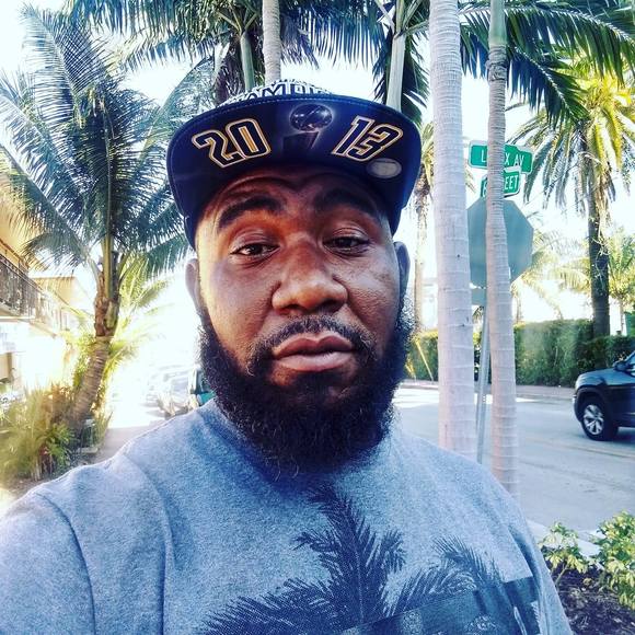 Profile Picture of Maurice Booker (@moneysta) on Poshmark