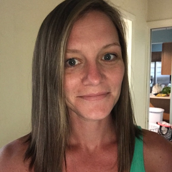 Profile Picture of Robin Mcbrier (@rem2011) on Poshmark