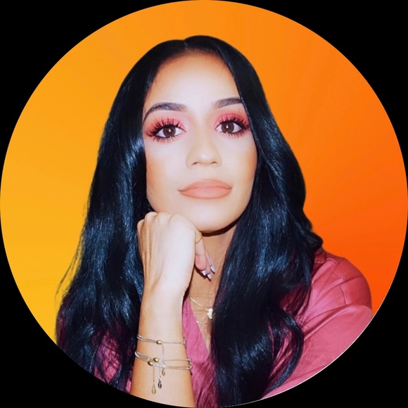 Profile Picture of Nelz D (@nelz_closet) on Poshmark