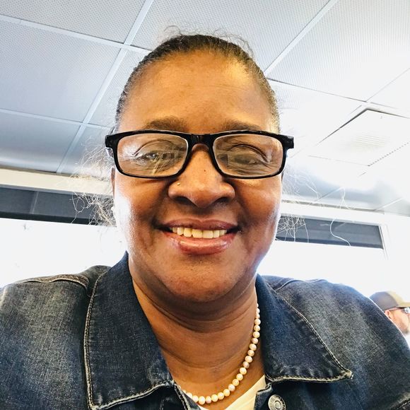 Profile Picture of Vanessa Hokins (@vhokins) on Poshmark