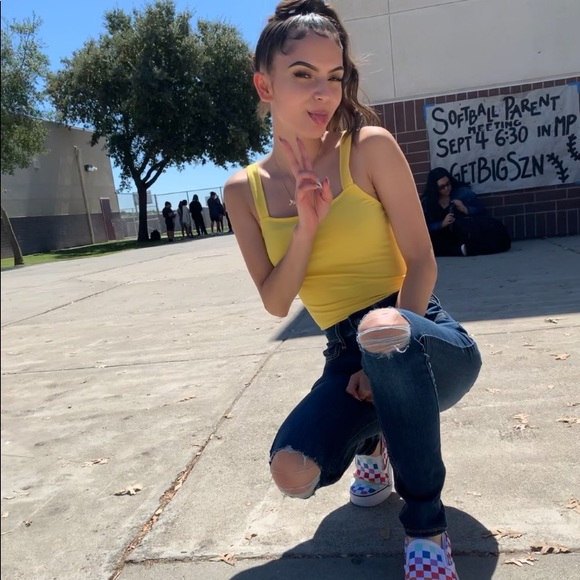 Profile Picture of Carina Gonzalez (@rina_gonzalez) on Poshmark