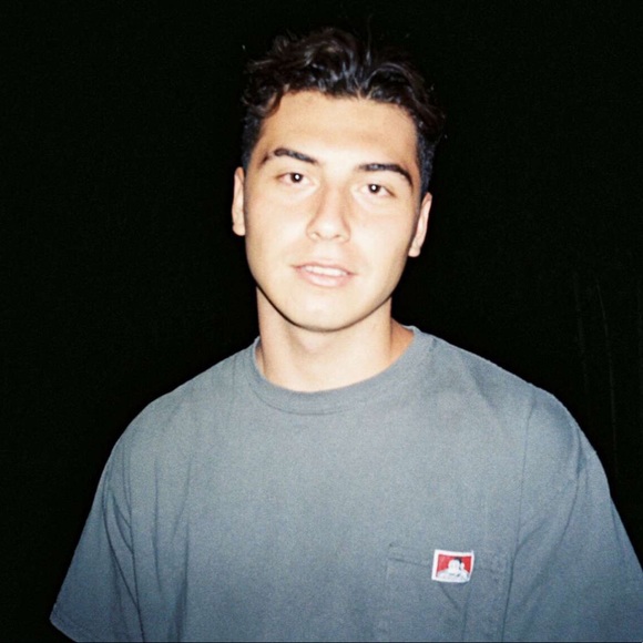 Bailey Wilder - Poshmark Profile Picture of Bailey Wilder (@bailey_wilder) on Poshmark